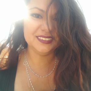 Meet your Posher, Claudine